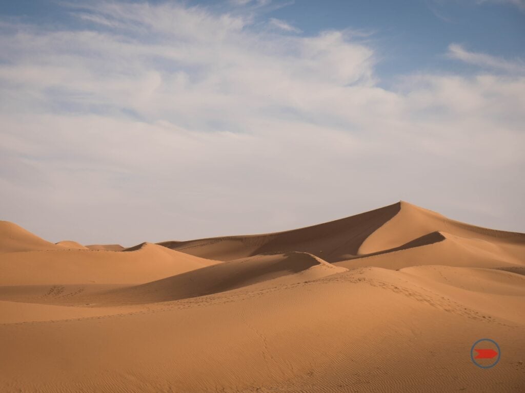Smooth sand dunes