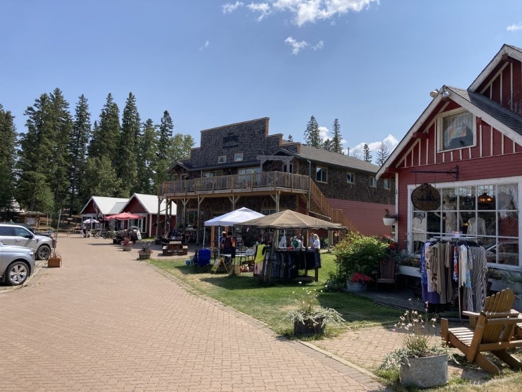 Grocery store and clothing store in Waskesiu Lake